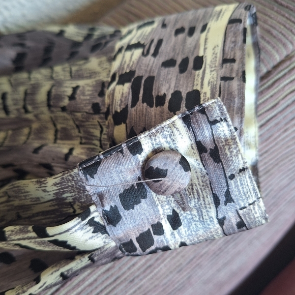 Satiny Plus Sz2X Blouse Lavender/Gray Print Long Sleves Wide Collar/Cuffs - Picture 3 of 10